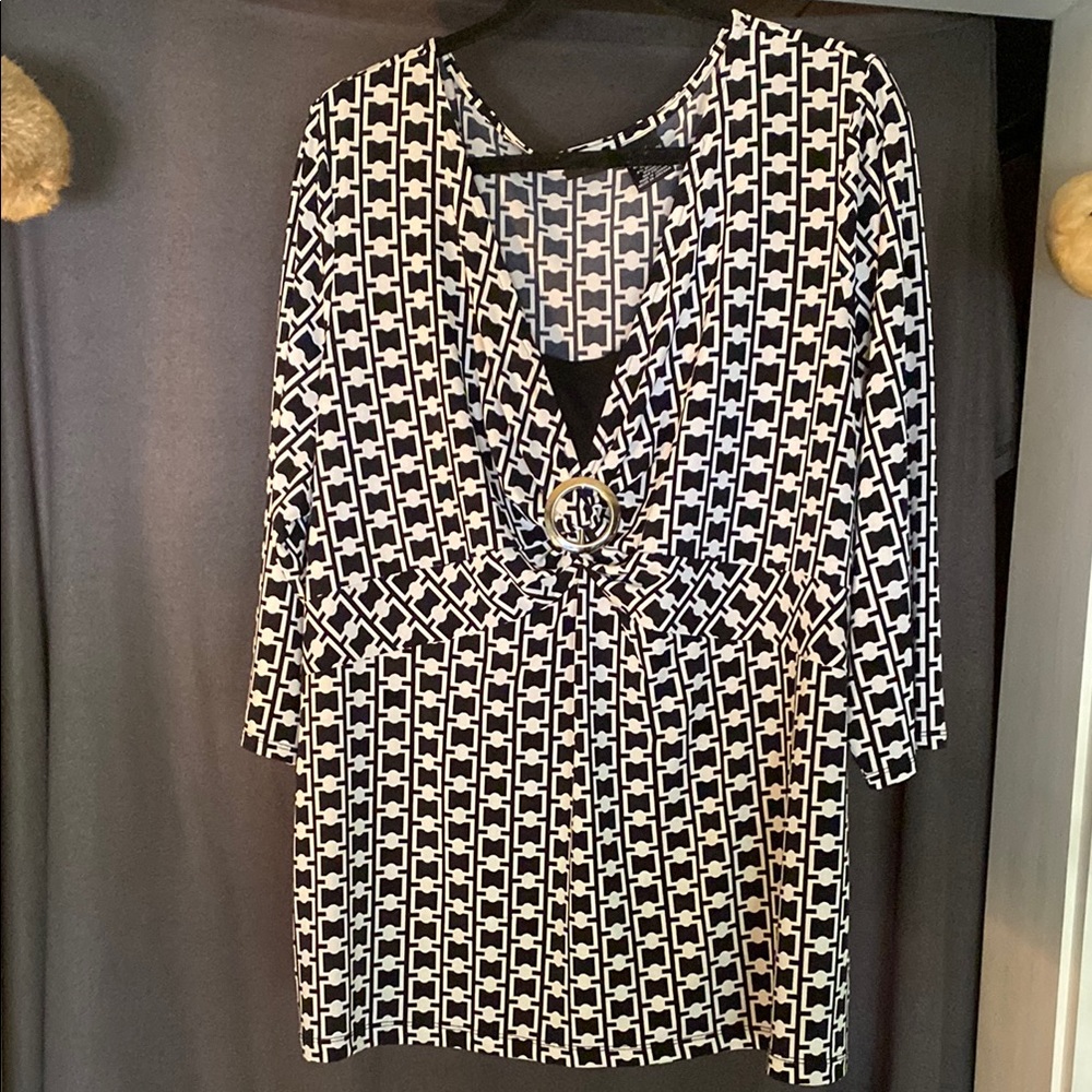Black and White Geometric Women's Top
